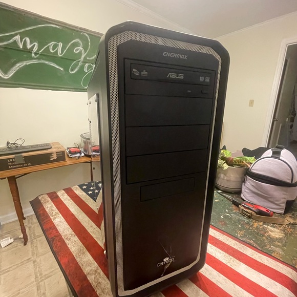 Full Set PC Custom PC Monitor Keyboard And Headset - Picture 3 of 15